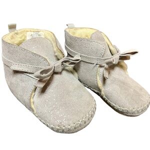 Old Navy Baby Girl Soft Sole Moccasin - Size 12-18 Months